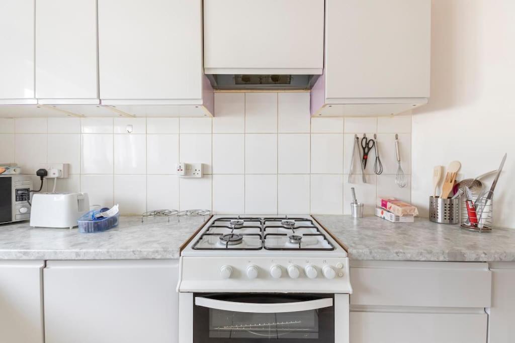 Cosy 1 Bedroom Flat Near Barking Town Centre Екстериор снимка